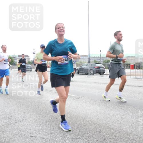 29.06.2025 - hella hamburg halbmarathon Lena Gebhardt http://msf.ph/oto/8334865 29.06.2025 10:38:03 Lombardsbrücke 10025, 697, 43, 1196, 1394, 1457, 1475, 1578, 1596, 1742, 1799, 1901, 1966, 1985, 2113, 2199, 2498, 2786, 2853, 3010, 3230, 3242, 3246, 3338, 3635, 3636, 3716, 3880, 4414, 4921, 5139, 5300, 5522, 5713, 5875, 6199, 6200, 6243, 6362, 6697, 6751, 6930, 7118, 7165, 7244, 7321, 7350, 7552, 7629, 7696, 7868, 7914, 8985, 9247, 9288, 9895, 10159, 10506, 10836, 11087, 11543, 12123, 12254, 12472, 12824, 16680, 17798 meine-sportfotos.de
