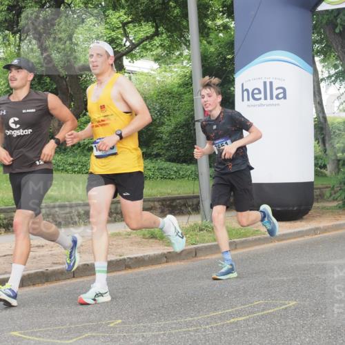 29.06.2025 - hella hamburg halbmarathon KatJ http://msf.ph/oto/8334892 29.06.2025 10:17:46 Zwischen KM18-KM19 1122, 2604, 7651 meine-sportfotos.de