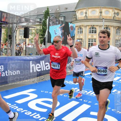 29.06.2025 - hella hamburg halbmarathon Michael Strokosch http://msf.ph/oto/8334913 29.06.2025 10:50:21 Ziel 4933, 7930, 7932, 8921, 10371, 12949, 13609, 13690, 14034, 15620, 16000, 16242, 18499, 18811, 19040 meine-sportfotos.de