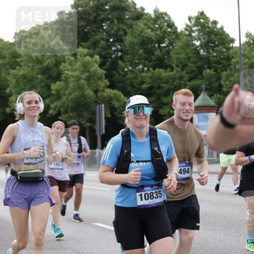 29.06.2025 - hella hamburg halbmarathon Jannik Wohlers http://msf.ph/oto/8334940 29.06.2025 10:40:46 Lombardsbrücke 1317, 1731, 2229, 2805, 3532, 3533, 4234, 4412, 4638, 5086, 5225, 5549, 5688, 5689, 6088, 6474, 6842, 7661, 7821, 7829, 8293, 8385, 8751, 8769, 8878, 8992, 9962, 10269, 10407, 10644, 10835, 11759, 11851, 13168, 13778, 13848, 14253, 14553, 14776, 15076, 15953, 16454, 16802, 16846, 16981, 17233, 17234, 17872, 17879, 18142, 18494, 18580, 18844, 18888 meine-sportfotos.de