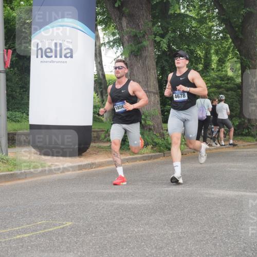 29.06.2025 - hella hamburg halbmarathon KatJ http://msf.ph/oto/8334941 29.06.2025 10:17:48 Zwischen KM18-KM19 1122, 4678, 7651 meine-sportfotos.de