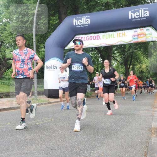 29.06.2025 - hella hamburg halbmarathon KatJ http://msf.ph/oto/8334983 29.06.2025 10:47:44 Zwischen KM18-KM19 1006, 1190, 1414, 1453, 2011, 2086, 2322, 2323 meine-sportfotos.de