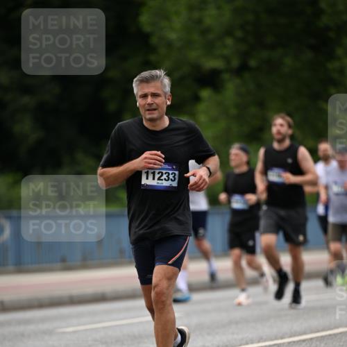 29.06.2025 - hella hamburg halbmarathon Dr. Thomas Lammeyer http://msf.ph/oto/8335035 29.06.2025 10:39:58 Kennedybrücke 1336, 2412, 2787, 2827, 3828, 4413, 4965, 5147, 6029, 6189, 6471, 6867, 7275, 8567, 8947, 9470, 9819, 10047, 10360, 10565, 10652, 11187, 11198, 11233, 11359 meine-sportfotos.de