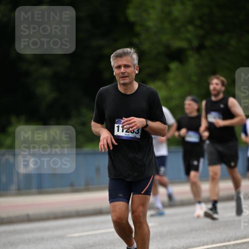 29.06.2025 - hella hamburg halbmarathon Dr. Thomas Lammeyer http://msf.ph/oto/8335063 29.06.2025 10:39:59 Kennedybrücke 1336, 2352, 2412, 2827, 3828, 4413, 4965, 5147, 6029, 6189, 6867, 7275, 8356, 8567, 8947, 9470, 9819, 10047, 10565, 10567, 10652, 11187, 11198, 11233, 11359 meine-sportfotos.de