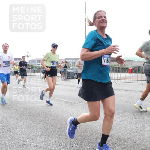 29.06.2025 - hella hamburg halbmarathon Lena Gebhardt http://msf.ph/oto/8335073 29.06.2025 10:38:03 Lombardsbrücke 7350, 10025, 6697, 1154, 57, 1196, 1394, 1457, 1475, 1578, 1596, 1742, 1799, 1901, 1966, 1985, 2113, 2199, 2498, 2786, 2853, 3010, 3230, 3242, 3246, 3338, 3635, 3636, 3716, 3880, 4414, 4921, 5139, 5300, 5522, 5713, 5875, 6199, 6200, 6243, 6362, 6697, 6751, 6930, 7118, 7165, 7244, 7321, 7350, 7552, 7629, 7696, 7868, 7914, 8985, 9247, 9288, 9895, 10159, 10506, 10836, 11087, 11543, 12123, 12254, 12472, 12824, 16680, 17798 meine-sportfotos.de
