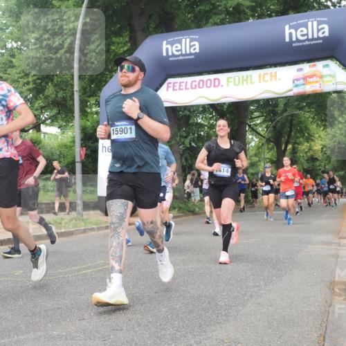 29.06.2025 - hella hamburg halbmarathon KatJ http://msf.ph/oto/8335079 29.06.2025 10:47:44 Zwischen KM18-KM19 1006, 1190, 1414, 1453, 2011, 2086, 2322, 2323 meine-sportfotos.de