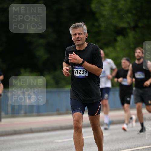 29.06.2025 - hella hamburg halbmarathon Dr. Thomas Lammeyer http://msf.ph/oto/8335096 29.06.2025 10:39:59 Kennedybrücke 1336, 2352, 2412, 2827, 3828, 4413, 4965, 5147, 6029, 6189, 6867, 7275, 8356, 8567, 8947, 9470, 9819, 10047, 10565, 10567, 10652, 11187, 11198, 11233, 11359 meine-sportfotos.de