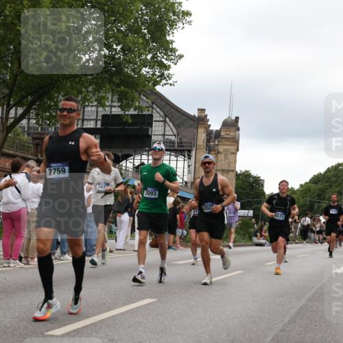 29.06.2025 - hella hamburg halbmarathon Yannick Fuchs http://msf.ph/oto/8335106 29.06.2025 10:51:53 20KM 1595, 1611, 2025, 2488, 2606, 2759, 2806, 2840, 2883, 2907, 3093, 3141, 3859, 4319, 4426, 4467, 4502, 4579, 4632, 4833, 5341, 5926, 6104, 6281, 6302, 6531, 6595, 7138, 7189, 8322, 8585, 9316, 9485, 10599, 10788, 11645, 12585, 13465, 13816, 13880, 14266, 14571, 15217, 15229, 16517, 16531, 17405, 17415, 17455, 17543, 18068, 18180, 18492, 18501, 18587, 18762, 18891 meine-sportfotos.de