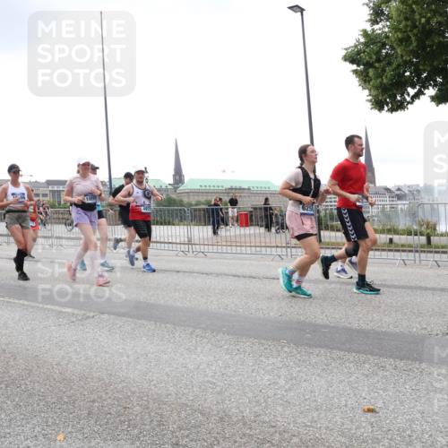 29.06.2025 - hella hamburg halbmarathon Lena Gebhardt http://msf.ph/oto/8335139 29.06.2025 10:47:38 Lombardsbrücke 15413, 1045, 1246, 1392, 1434, 1463, 1523, 1618, 1639, 1704, 1926, 2148, 2407, 2491, 2537, 2545, 2704, 2790, 2882, 2994, 3049, 3339, 4037, 4184, 4325, 4423, 4806, 4856, 4895, 4974, 4975, 5621, 5622, 5886, 5895, 6255, 6256, 6879, 6995, 7403, 7427, 7430, 7431, 7630, 7631, 7970, 8077, 8105, 8131, 8270, 8310, 8550, 8915, 8953, 9018, 9687, 9696, 9697, 10658, 10991, 11351, 11458, 11730, 11738, 11802, 11909, 12431 meine-sportfotos.de