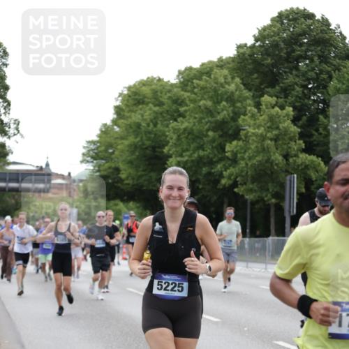 29.06.2025 - hella hamburg halbmarathon Jannik Wohlers http://msf.ph/oto/8335170 29.06.2025 10:40:49 Lombardsbrücke 1317, 1731, 2229, 2805, 3532, 3533, 4412, 4638, 5086, 5225, 5549, 5688, 5689, 5928, 6088, 6250, 6474, 7661, 7821, 7829, 8293, 8385, 8586, 8751, 8769, 8878, 8992, 9962, 10181, 10269, 10407, 10644, 10835, 11759, 11851, 13168, 13299, 13373, 13778, 13848, 14253, 14376, 14776, 15076, 15953, 16260, 16454, 16559, 16802, 16846, 16981, 17370, 17872, 18142, 18494, 18580, 18844, 18888 meine-sportfotos.de