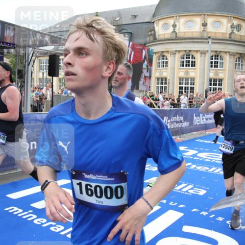 29.06.2025 - hella hamburg halbmarathon Michael Strokosch http://msf.ph/oto/8335178 29.06.2025 10:50:25 Ziel 4247, 4933, 6795, 8899, 12035, 12949, 13609, 13690, 14034, 16000, 16242, 18394, 18499 meine-sportfotos.de