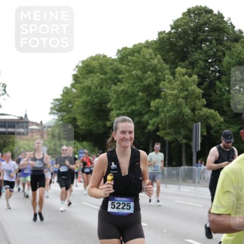 29.06.2025 - hella hamburg halbmarathon Jannik Wohlers http://msf.ph/oto/8335208 29.06.2025 10:40:49 Lombardsbrücke 1317, 1731, 2229, 2805, 3532, 3533, 4412, 4638, 5086, 5225, 5549, 5688, 5689, 5928, 6088, 6250, 6474, 7661, 7821, 7829, 8293, 8385, 8586, 8751, 8769, 8878, 8992, 9962, 10181, 10269, 10407, 10644, 10835, 11759, 11851, 13168, 13299, 13373, 13778, 13848, 14253, 14376, 14776, 15076, 15953, 16260, 16454, 16559, 16802, 16846, 16981, 17370, 17872, 18142, 18494, 18580, 18844, 18888 meine-sportfotos.de