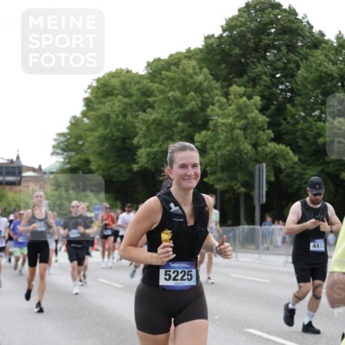 29.06.2025 - hella hamburg halbmarathon Jannik Wohlers http://msf.ph/oto/8335263 29.06.2025 10:40:49 Lombardsbrücke 1317, 1731, 2229, 2805, 3532, 3533, 4412, 4638, 5086, 5225, 5549, 5688, 5689, 5928, 6088, 6250, 6474, 7661, 7821, 7829, 8293, 8385, 8586, 8751, 8769, 8878, 8992, 9962, 10181, 10269, 10407, 10644, 10835, 11759, 11851, 13168, 13299, 13373, 13778, 13848, 14253, 14376, 14776, 15076, 15953, 16260, 16454, 16559, 16802, 16846, 16981, 17370, 17872, 18142, 18494, 18580, 18844, 18888 meine-sportfotos.de
