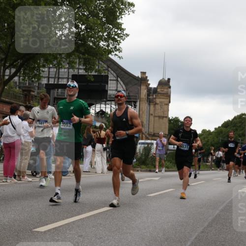 29.06.2025 - hella hamburg halbmarathon Yannick Fuchs http://msf.ph/oto/8335265 29.06.2025 10:51:54 20KM 1595, 1611, 2025, 2488, 2606, 2656, 2759, 2806, 2840, 2883, 2907, 3093, 3859, 4319, 4426, 4467, 4502, 4579, 4632, 4833, 5277, 5341, 5926, 6104, 6281, 6302, 6531, 6595, 7138, 7189, 8322, 8585, 9316, 9485, 10599, 10788, 11645, 12585, 13465, 13816, 13880, 14266, 14571, 15217, 15229, 16517, 16531, 17405, 17415, 17455, 17543, 17827, 18068, 18180, 18492, 18501, 18587, 18762, 18891 meine-sportfotos.de