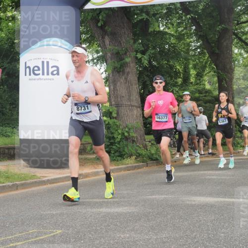 29.06.2025 - hella hamburg halbmarathon KatJ http://msf.ph/oto/8335315 29.06.2025 10:17:52 Zwischen KM18-KM19 4678, 7651, 8731 meine-sportfotos.de