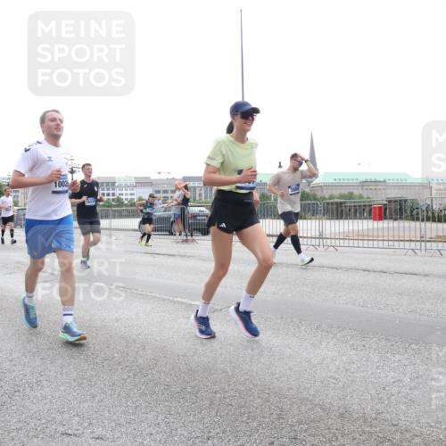 29.06.2025 - hella hamburg halbmarathon Lena Gebhardt http://msf.ph/oto/8335334 29.06.2025 10:38:04 Lombardsbrücke 7350, 1002, 16220, 3880, 1196, 1394, 1457, 1475, 1578, 1596, 1742, 1791, 1799, 1901, 1966, 1985, 2113, 2199, 2498, 2786, 2853, 3010, 3230, 3242, 3246, 3338, 3635, 3636, 3716, 3880, 4414, 4921, 5139, 5300, 5522, 5713, 5875, 6199, 6200, 6243, 6362, 6697, 6751, 6930, 7118, 7165, 7244, 7321, 7350, 7552, 7629, 7696, 7868, 7914, 8985, 9247, 9288, 9895, 10159, 10506, 10836, 11087, 11543, 12254, 12472, 12824, 16680, 17798 meine-sportfotos.de