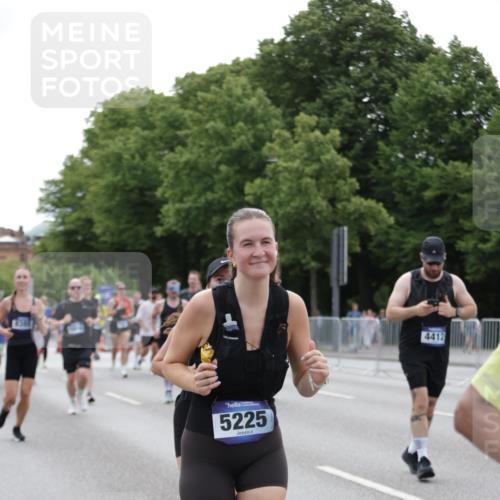 29.06.2025 - hella hamburg halbmarathon Jannik Wohlers http://msf.ph/oto/8335335 29.06.2025 10:40:49 Lombardsbrücke 1317, 1731, 2229, 2805, 3532, 3533, 4412, 4638, 5086, 5225, 5549, 5688, 5689, 5928, 6088, 6250, 6474, 7661, 7821, 7829, 8293, 8385, 8586, 8751, 8769, 8878, 8992, 9962, 10181, 10269, 10407, 10644, 10835, 11759, 11851, 13168, 13299, 13373, 13778, 13848, 14253, 14376, 14776, 15076, 15953, 16260, 16454, 16559, 16802, 16846, 16981, 17370, 17872, 18142, 18494, 18580, 18844, 18888 meine-sportfotos.de