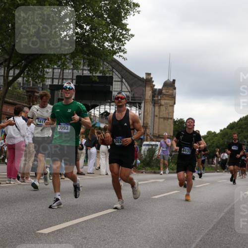 29.06.2025 - hella hamburg halbmarathon Yannick Fuchs http://msf.ph/oto/8335376 29.06.2025 10:51:54 20KM 1595, 1611, 2025, 2488, 2606, 2656, 2759, 2806, 2840, 2883, 2907, 3093, 3859, 4319, 4426, 4467, 4502, 4579, 4632, 4833, 5277, 5341, 5926, 6104, 6281, 6302, 6531, 6595, 7138, 7189, 8322, 8585, 9316, 9485, 10599, 10788, 11645, 12585, 13465, 13816, 13880, 14266, 14571, 15217, 15229, 16517, 16531, 17405, 17415, 17455, 17543, 17827, 18068, 18180, 18492, 18501, 18587, 18762, 18891 meine-sportfotos.de