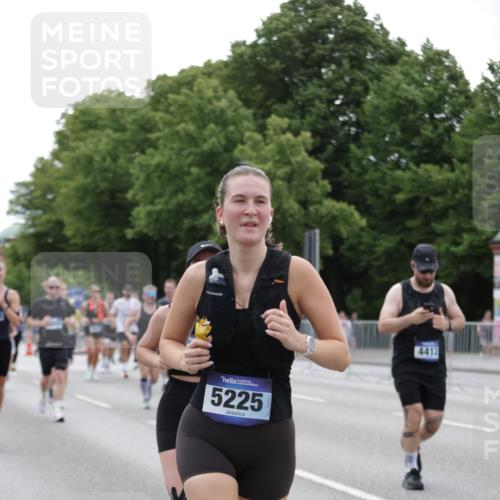 29.06.2025 - hella hamburg halbmarathon Jannik Wohlers http://msf.ph/oto/8335396 29.06.2025 10:40:49 Lombardsbrücke 1317, 1731, 2229, 2805, 3532, 3533, 4412, 4638, 5086, 5225, 5549, 5688, 5689, 5928, 6088, 6250, 6474, 7661, 7821, 7829, 8293, 8385, 8586, 8751, 8769, 8878, 8992, 9962, 10181, 10269, 10407, 10644, 10835, 11759, 11851, 13168, 13299, 13373, 13778, 13848, 14253, 14376, 14776, 15076, 15953, 16260, 16454, 16559, 16802, 16846, 16981, 17370, 17872, 18142, 18494, 18580, 18844, 18888 meine-sportfotos.de