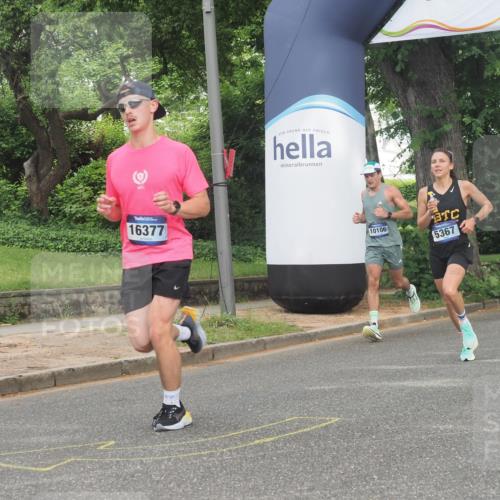 29.06.2025 - hella hamburg halbmarathon KatJ http://msf.ph/oto/8335404 29.06.2025 10:17:54 Zwischen KM18-KM19 4678, 5367, 8731 meine-sportfotos.de