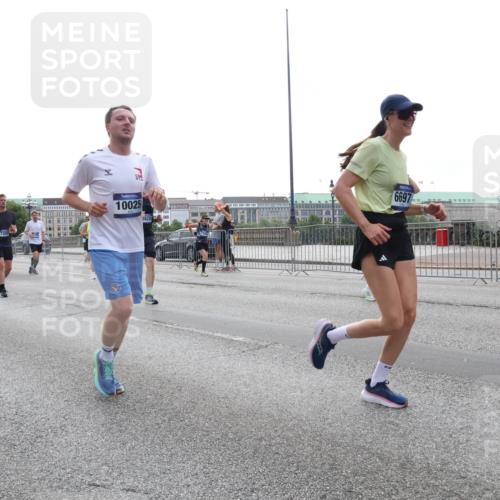 29.06.2025 - hella hamburg halbmarathon Lena Gebhardt http://msf.ph/oto/8335409 29.06.2025 10:38:04 Lombardsbrücke 10025, 6697, 1196, 1394, 1457, 1475, 1578, 1596, 1742, 1791, 1799, 1901, 1966, 1985, 2113, 2199, 2498, 2786, 2853, 3010, 3230, 3242, 3246, 3338, 3635, 3636, 3716, 3880, 4414, 4921, 5139, 5300, 5522, 5713, 5875, 6199, 6200, 6243, 6362, 6697, 6751, 6930, 7118, 7165, 7244, 7321, 7350, 7552, 7629, 7696, 7868, 7914, 8985, 9247, 9288, 9895, 10159, 10506, 10836, 11087, 11543, 12254, 12472, 12824, 16680, 17798 meine-sportfotos.de