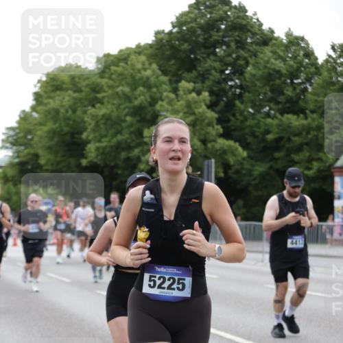 29.06.2025 - hella hamburg halbmarathon Jannik Wohlers http://msf.ph/oto/8335413 29.06.2025 10:40:49 Lombardsbrücke 1317, 1731, 2229, 2805, 3532, 3533, 4412, 4638, 5086, 5225, 5549, 5688, 5689, 5928, 6088, 6250, 6474, 7661, 7821, 7829, 8293, 8385, 8586, 8751, 8769, 8878, 8992, 9962, 10181, 10269, 10407, 10644, 10835, 11759, 11851, 13168, 13299, 13373, 13778, 13848, 14253, 14376, 14776, 15076, 15953, 16260, 16454, 16559, 16802, 16846, 16981, 17370, 17872, 18142, 18494, 18580, 18844, 18888 meine-sportfotos.de