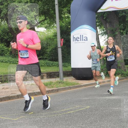 29.06.2025 - hella hamburg halbmarathon KatJ http://msf.ph/oto/8335417 29.06.2025 10:17:54 Zwischen KM18-KM19 4678, 5367, 8731 meine-sportfotos.de