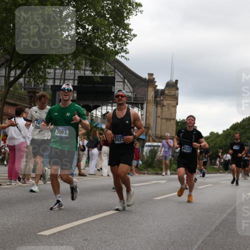 29.06.2025 - hella hamburg halbmarathon Yannick Fuchs http://msf.ph/oto/8335427 29.06.2025 10:51:54 20KM 1595, 1611, 2025, 2488, 2606, 2656, 2759, 2806, 2840, 2883, 2907, 3093, 3859, 4319, 4426, 4467, 4502, 4579, 4632, 4833, 5277, 5341, 5926, 6104, 6281, 6302, 6531, 6595, 7138, 7189, 8322, 8585, 9316, 9485, 10599, 10788, 11645, 12585, 13465, 13816, 13880, 14266, 14571, 15217, 15229, 16517, 16531, 17405, 17415, 17455, 17543, 17827, 18068, 18180, 18492, 18501, 18587, 18762, 18891 meine-sportfotos.de