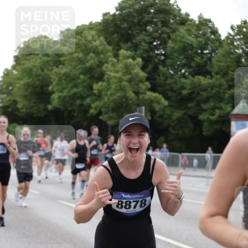 29.06.2025 - hella hamburg halbmarathon Jannik Wohlers http://msf.ph/oto/8335497 29.06.2025 10:40:50 Lombardsbrücke 1317, 1731, 2229, 2805, 3532, 3533, 4412, 4638, 5086, 5225, 5549, 5688, 5689, 5928, 6088, 6250, 6474, 7661, 7821, 7829, 8293, 8385, 8586, 8751, 8769, 8878, 8992, 9962, 10181, 10269, 10407, 10835, 11759, 11851, 13168, 13299, 13373, 13778, 13848, 14037, 14253, 14376, 14776, 15076, 15953, 16260, 16454, 16559, 16802, 16846, 16981, 17370, 17872, 18142, 18494, 18580, 18844, 18888 meine-sportfotos.de