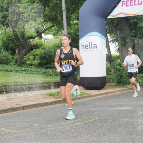 29.06.2025 - hella hamburg halbmarathon KatJ http://msf.ph/oto/8335502 29.06.2025 10:17:54 Zwischen KM18-KM19 4678, 5367, 8731 meine-sportfotos.de