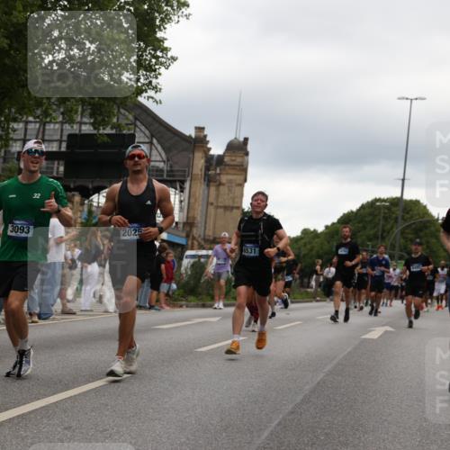 29.06.2025 - hella hamburg halbmarathon Yannick Fuchs http://msf.ph/oto/8335544 29.06.2025 10:51:54 20KM 1595, 1611, 2025, 2488, 2606, 2656, 2759, 2806, 2840, 2883, 2907, 3093, 3859, 4319, 4426, 4467, 4502, 4579, 4632, 4833, 5277, 5341, 5926, 6104, 6281, 6302, 6531, 6595, 7138, 7189, 8322, 8585, 9316, 9485, 10599, 10788, 11645, 12585, 13465, 13816, 13880, 14266, 14571, 15217, 15229, 16517, 16531, 17405, 17415, 17455, 17543, 17827, 18068, 18180, 18492, 18501, 18587, 18762, 18891 meine-sportfotos.de