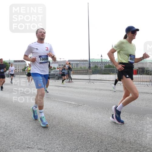 29.06.2025 - hella hamburg halbmarathon Lena Gebhardt http://msf.ph/oto/8335573 29.06.2025 10:38:04 Lombardsbrücke 7350, 6697, 10025, 1196, 1394, 1457, 1475, 1578, 1596, 1742, 1791, 1799, 1901, 1966, 1985, 2113, 2199, 2498, 2786, 2853, 3010, 3230, 3242, 3246, 3338, 3635, 3636, 3716, 3880, 4414, 4921, 5139, 5300, 5522, 5713, 5875, 6199, 6200, 6243, 6362, 6697, 6751, 6930, 7118, 7165, 7244, 7321, 7350, 7552, 7629, 7696, 7868, 7914, 8985, 9247, 9288, 9895, 10159, 10506, 10836, 11087, 11543, 12254, 12472, 12824, 16680, 17798 meine-sportfotos.de