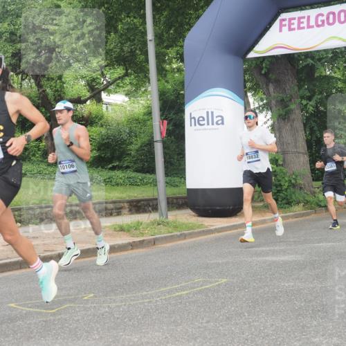 29.06.2025 - hella hamburg halbmarathon KatJ http://msf.ph/oto/8335587 29.06.2025 10:17:55 Zwischen KM18-KM19 4678, 5367, 8731 meine-sportfotos.de