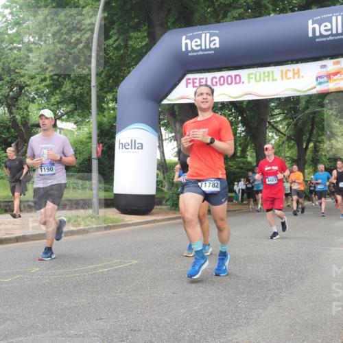 29.06.2025 - hella hamburg halbmarathon KatJ http://msf.ph/oto/8335628 29.06.2025 10:47:47 Zwischen KM18-KM19 1006, 1190, 1414, 2011, 2322, 2323, 8483 meine-sportfotos.de