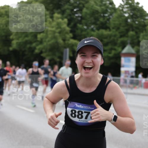 29.06.2025 - hella hamburg halbmarathon Jannik Wohlers http://msf.ph/oto/8335756 29.06.2025 10:40:51 Lombardsbrücke 1317, 1731, 2229, 2805, 3532, 3533, 4412, 4638, 5086, 5225, 5549, 5688, 5689, 5928, 5942, 6088, 6250, 6474, 6793, 6894, 7661, 7821, 7829, 8293, 8385, 8586, 8751, 8769, 8878, 8992, 9962, 10181, 10269, 10407, 10835, 11759, 11851, 13168, 13299, 13373, 13778, 13848, 14037, 14253, 14376, 14776, 15076, 15224, 15953, 16260, 16454, 16559, 16802, 16846, 16981, 17370, 17872, 18142, 18494, 18580, 18844, 18888 meine-sportfotos.de