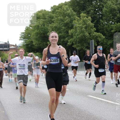29.06.2025 - hella hamburg halbmarathon Jannik Wohlers http://msf.ph/oto/8335943 29.06.2025 10:40:52 Lombardsbrücke 1542, 1731, 2229, 2805, 3532, 3533, 4412, 4638, 5086, 5225, 5688, 5689, 5928, 5942, 6088, 6250, 6474, 6793, 6894, 7661, 7821, 7829, 8293, 8385, 8586, 8751, 8769, 8878, 8992, 9962, 10181, 10269, 10407, 10835, 11851, 13168, 13299, 13373, 13778, 13848, 14037, 14253, 14376, 14776, 15076, 15224, 15953, 16260, 16454, 16559, 16846, 16981, 17370, 17872, 18142, 18494, 18580, 18844, 18888 meine-sportfotos.de