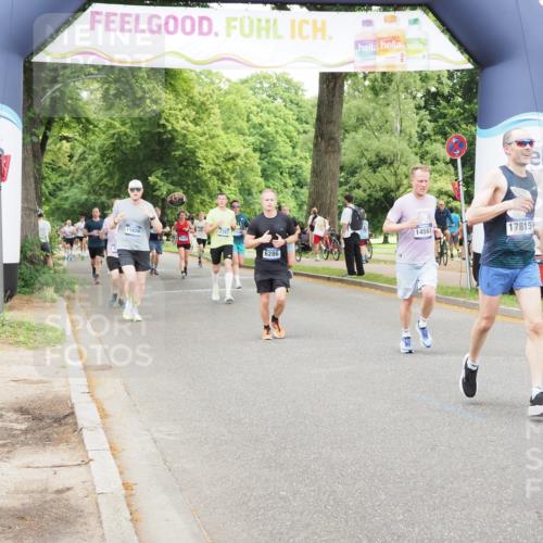 29.06.2025 - hella hamburg halbmarathon MichiJ http://msf.ph/oto/8335944 29.06.2025 10:39:07 Zwischen KM18-KM19 2287, 2636, 2946, 8977, 9214, 9656, 11625, 12224, 12949, 14122, 14561, 15126, 15496, 17131, 17815, 18869 meine-sportfotos.de