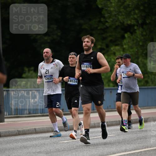 29.06.2025 - hella hamburg halbmarathon Dr. Thomas Lammeyer http://msf.ph/oto/8335952 29.06.2025 10:40:00 Kennedybrücke 1336, 2352, 2412, 2588, 2827, 3828, 4413, 4965, 5147, 6029, 6189, 6867, 7275, 8356, 8567, 8947, 9470, 9819, 10047, 10565, 10567, 10652, 11187, 11198, 11233, 11359 meine-sportfotos.de