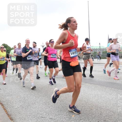 29.06.2025 - hella hamburg halbmarathon Lena Gebhardt http://msf.ph/oto/8335953 29.06.2025 10:47:38 Lombardsbrücke 18852, 18858, 4806, 9969, 15413, 14197, 1007, 1045, 1246, 1392, 1434, 1463, 1523, 1618, 1639, 1704, 1926, 2148, 2407, 2491, 2537, 2545, 2704, 2790, 2882, 2994, 3049, 3339, 4037, 4184, 4325, 4423, 4806, 4856, 4895, 4974, 4975, 5621, 5622, 5886, 5895, 6255, 6256, 6879, 6995, 7403, 7427, 7430, 7431, 7630, 7631, 7970, 8077, 8105, 8131, 8270, 8310, 8550, 8915, 8953, 9018, 9687, 9696, 9697, 10658, 10991, 11351, 11458, 11730, 11738, 11802, 11909, 12431 meine-sportfotos.de