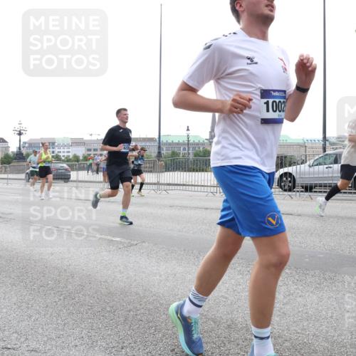 29.06.2025 - hella hamburg halbmarathon Lena Gebhardt http://msf.ph/oto/8335964 29.06.2025 10:38:05 Lombardsbrücke 7350, 6220, 1002, 1196, 1394, 1457, 1475, 1578, 1596, 1742, 1791, 1799, 1901, 1966, 1985, 2113, 2199, 2498, 2786, 2853, 3010, 3230, 3242, 3246, 3286, 3338, 3635, 3636, 3716, 3880, 4414, 4921, 5139, 5300, 5522, 5713, 5875, 6199, 6200, 6243, 6362, 6697, 6751, 6930, 7118, 7165, 7244, 7321, 7350, 7552, 7629, 7696, 7868, 7914, 8985, 9247, 9288, 9895, 10159, 10506, 10836, 11087, 11543, 12254, 12472, 12824, 17798 meine-sportfotos.de