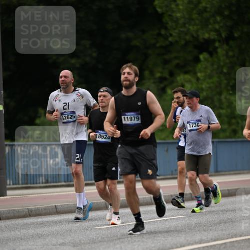 29.06.2025 - hella hamburg halbmarathon Dr. Thomas Lammeyer http://msf.ph/oto/8335988 29.06.2025 10:40:00 Kennedybrücke 1336, 2352, 2412, 2588, 2827, 3828, 4413, 4965, 5147, 6029, 6189, 6867, 7275, 8356, 8567, 8947, 9470, 9819, 10047, 10565, 10567, 10652, 11187, 11198, 11233, 11359 meine-sportfotos.de