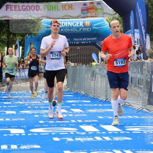 29.06.2025 - hella hamburg halbmarathon Strokosch-Dieckow http://msf.ph/oto/8336003 29.06.2025 10:33:45 Ziel 1396, 1743, 2228, 2243, 2746, 4246, 5193, 10865, 12595, 13771, 14310, 14466, 16243, 16755 meine-sportfotos.de