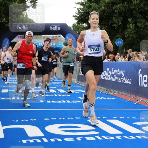 29.06.2025 - hella hamburg halbmarathon Strokosch-Dieckow http://msf.ph/oto/8336007 29.06.2025 10:54:17 Ziel 1267, 1442, 3103, 3177, 3426, 3861, 3898, 4635, 6082, 6084, 6443, 6511, 6512, 7274, 8223, 8772, 11430, 12213, 12362, 13033, 13289, 13803, 15169, 15524, 15946, 16327, 16527, 16574, 16750, 16780, 16879, 17087, 17698, 18268 meine-sportfotos.de