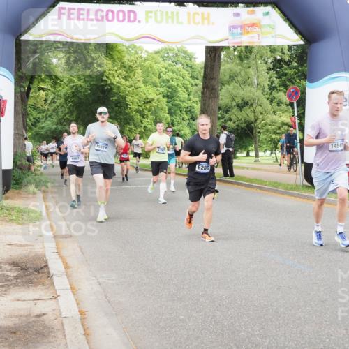29.06.2025 - hella hamburg halbmarathon MichiJ http://msf.ph/oto/8336019 29.06.2025 10:39:08 Zwischen KM18-KM19 2287, 2397, 2636, 2946, 4967, 6286, 8977, 9214, 9656, 12224, 12949, 14122, 14561, 15126, 15496, 17131, 17815, 18869 meine-sportfotos.de