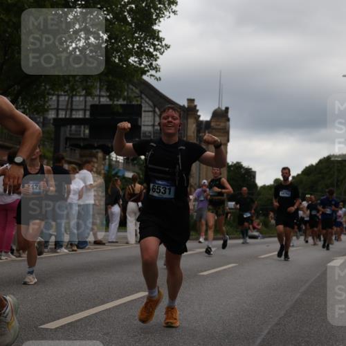29.06.2025 - hella hamburg halbmarathon Yannick Fuchs http://msf.ph/oto/8336026 29.06.2025 10:51:56 20KM 1595, 1611, 2025, 2488, 2656, 2759, 2806, 2840, 2883, 2907, 3093, 3859, 4319, 4426, 4467, 4502, 4579, 4632, 4708, 4833, 5277, 5341, 5926, 6104, 6138, 6147, 6531, 6595, 7138, 7189, 8322, 8585, 9316, 9485, 10599, 10788, 11645, 12585, 13465, 13816, 13880, 14266, 14571, 15217, 15229, 16517, 16531, 17405, 17415, 17455, 17543, 17827, 18068, 18180, 18492, 18501, 18587, 18762, 18891 meine-sportfotos.de