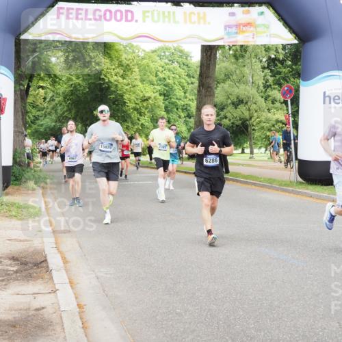 29.06.2025 - hella hamburg halbmarathon MichiJ http://msf.ph/oto/8336058 29.06.2025 10:39:08 Zwischen KM18-KM19 2287, 2397, 2636, 2946, 4967, 6286, 8977, 9214, 9656, 12224, 12949, 14122, 14561, 15126, 15496, 17131, 17815, 18869 meine-sportfotos.de