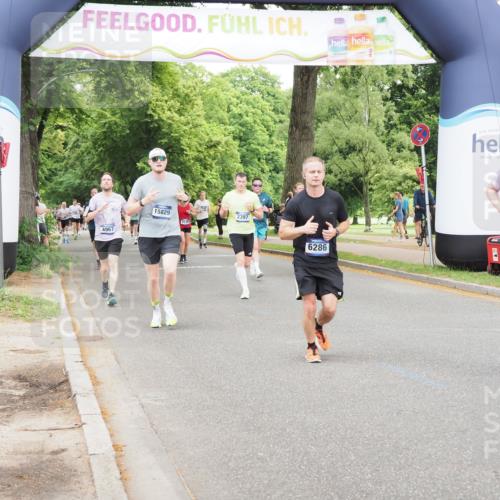 29.06.2025 - hella hamburg halbmarathon MichiJ http://msf.ph/oto/8336063 29.06.2025 10:39:08 Zwischen KM18-KM19 2287, 2397, 2636, 2946, 4967, 6286, 8977, 9214, 9656, 12224, 12949, 14122, 14561, 15126, 15496, 17131, 17815, 18869 meine-sportfotos.de