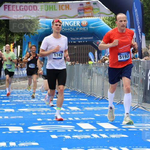 29.06.2025 - hella hamburg halbmarathon Strokosch-Dieckow http://msf.ph/oto/8336108 29.06.2025 10:33:45 Ziel 1396, 1743, 2228, 2243, 2746, 4246, 5193, 10865, 12595, 13771, 14310, 14466, 16243, 16755 meine-sportfotos.de