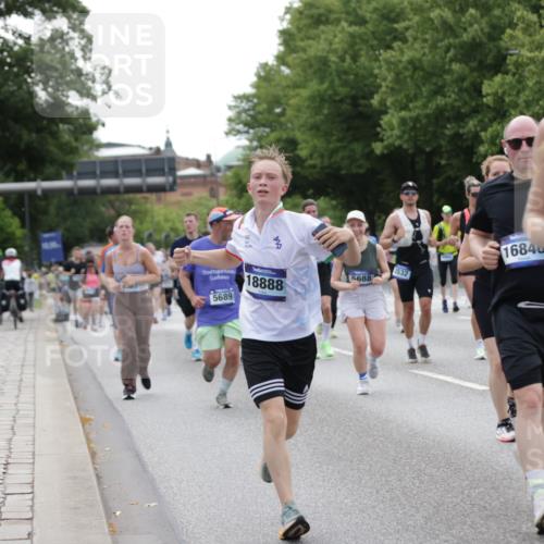 29.06.2025 - hella hamburg halbmarathon Jannik Wohlers http://msf.ph/oto/8336116 29.06.2025 10:40:53 Lombardsbrücke 1536, 1542, 1731, 2229, 2805, 3532, 3533, 3623, 4412, 4638, 5086, 5225, 5688, 5689, 5928, 5942, 6088, 6250, 6474, 6793, 6894, 7661, 7821, 8293, 8385, 8586, 8751, 8769, 8878, 8992, 9962, 10181, 10269, 10407, 10835, 11209, 11851, 13168, 13299, 13373, 13778, 13848, 14037, 14253, 14376, 15076, 15224, 15953, 16260, 16454, 16559, 16846, 16981, 17370, 17872, 18494, 18580, 18844, 18888 meine-sportfotos.de