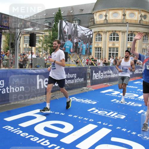 29.06.2025 - hella hamburg halbmarathon Michael Strokosch http://msf.ph/oto/8336137 29.06.2025 10:50:35 Ziel 1750, 3414, 4127, 5447, 6282, 7397, 8153, 8576, 11214, 11455, 12624, 13812, 14626, 15803, 16806, 17179, 17247, 17319, 18006 meine-sportfotos.de